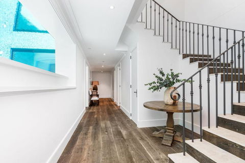 Aquarium House - Accommodation Guide 4