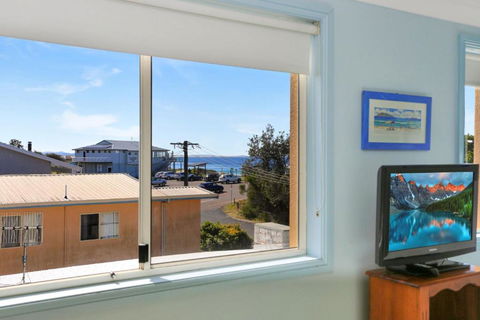 Aquarius Apartment 7 - Accommodation Guide 2