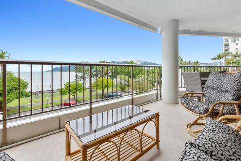 Aquarius Esplanade Retreat - Accommodation Asia 1