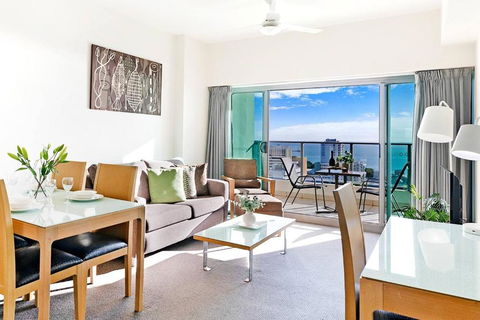 Arafura Adventure - CBD Suite With Sprawling Views - Accommodation Guide 2