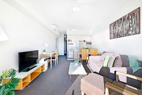 Arafura Adventure - CBD Suite With Sprawling Views - Accommodation Guide 4