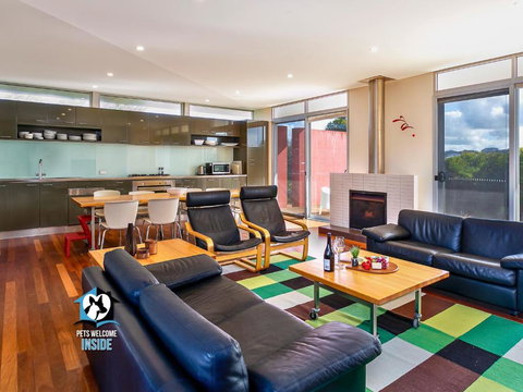 Architect Designed House Nestled In The Dunes - Accommodation Asia 0