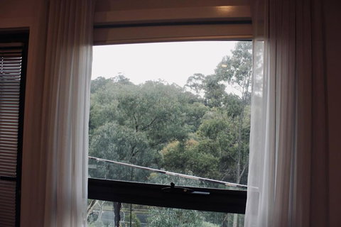 Architectural Crisp & Convenient Location - Accommodation Asia 1