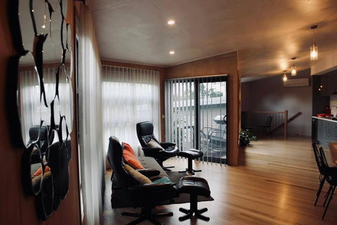 Architectural Crisp & Convenient Location - Accommodation Asia 2