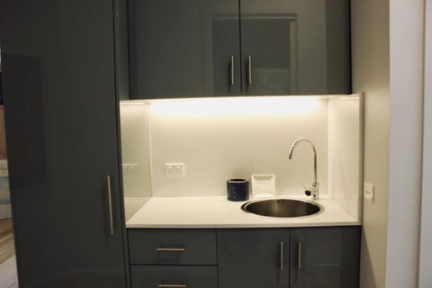 Architectural Crisp & Convenient Location - Accommodation Asia 3