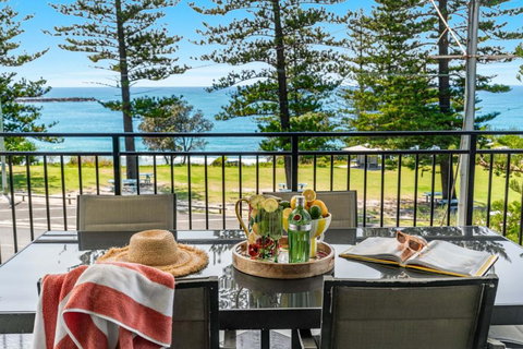 Arcoola 1 - Overlooking Main Beach - Accommodation Asia 0