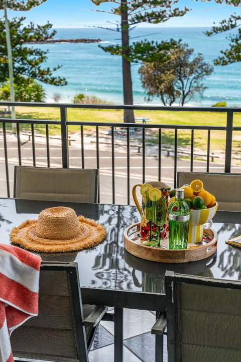 Arcoola 1 - Overlooking Main Beach - Accommodation Asia 2