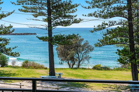 Arcoola 1 - Overlooking Main Beach - Accommodation Asia 1