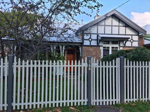 Arden On McLachlan - Accommodation Guide 0