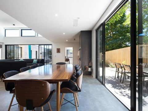 Arenas South - Accommodation Guide 4