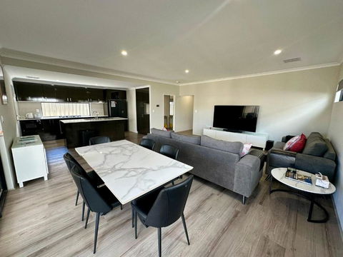 Arlia - Busselton - Accommodation Guide 4