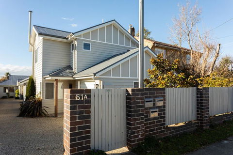 Armidale Cottage - House 1 - Accommodation Guide 1