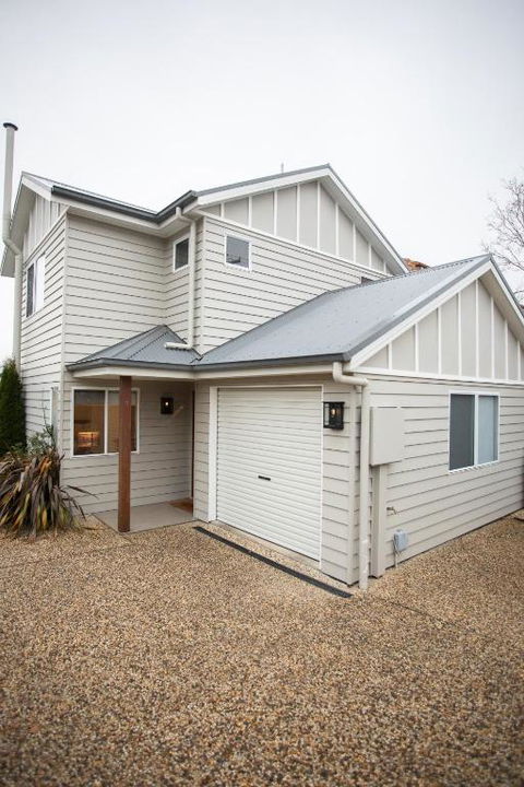 Armidale Cottage - House 1 - Accommodation Guide 2