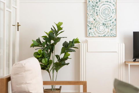 Art Deco Coastal Living, Minutes To The Sand - Accommodation Guide 1