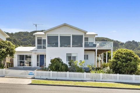 Art House - Accommodation Guide 4