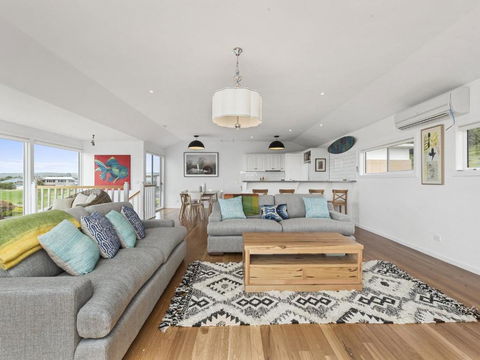 Art House - Accommodation Guide 3