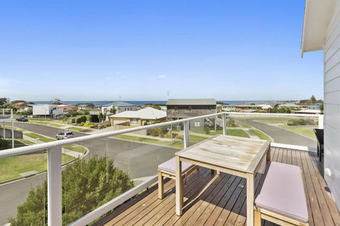 Art House - Accommodation Guide 2