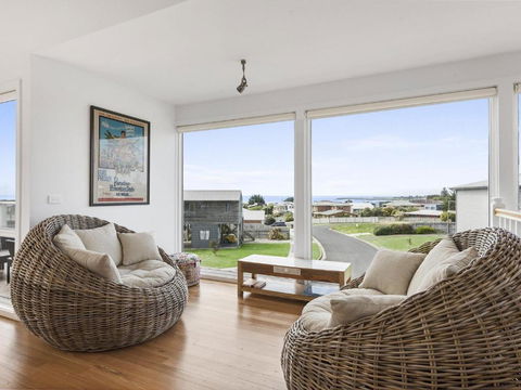 Art House - Accommodation Guide 1