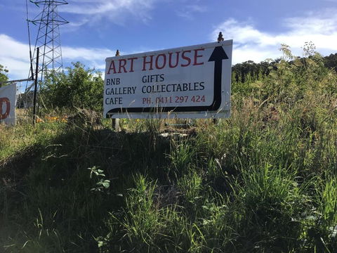 Art House - Accommodation Guide 1