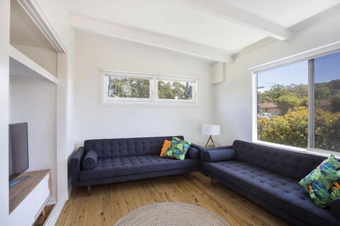 Arthurs Mollymook - Accommodation Guide 3