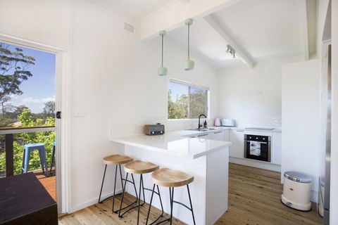Arthurs Mollymook - Accommodation Guide 4