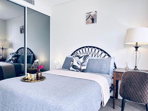 Artistic Sunroom In Granville - Accommodation Guide 2