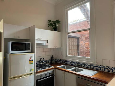 Artsy North Melbourne 2-Bedder - Accommodation Guide 3