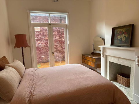 Artsy North Melbourne 2-Bedder - Accommodation Guide 4