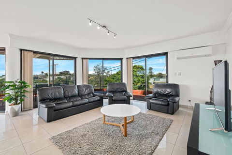 Ash Sienna - Accommodation Guide 3