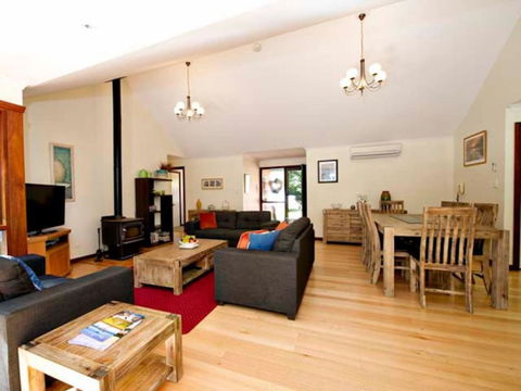 Ashleigh - In Town - Margaret River - Accommodation Guide 1