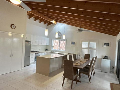 Ashmore - Accommodation Guide 4