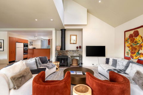 Aspect 5 Chalet A Stones Throw From All Thredbo Has To Offer - Accommodation Guide 1