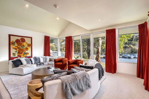 Aspect 5 Chalet A Stones Throw From All Thredbo Has To Offer - Accommodation Guide 2