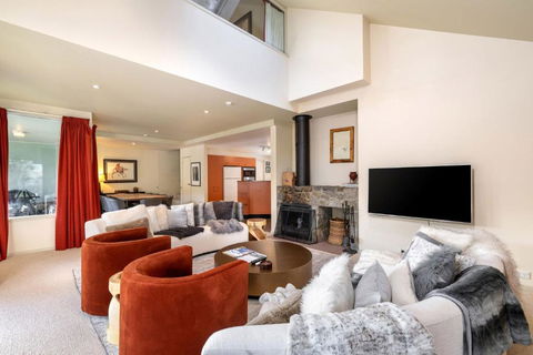 Aspect 5 Chalet A Stones Throw From All Thredbo Has To Offer - Accommodation Guide 3