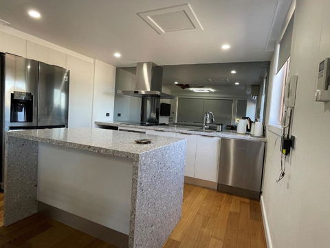 Astor Apartment 1 - Accommodation Guide 4