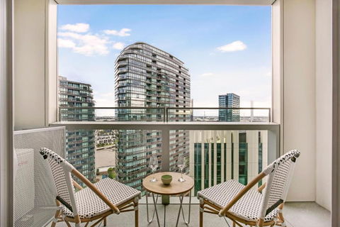 Astra Apartments Docklands - Accommodation Guide 1