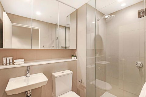 Astra Apartments Docklands - Accommodation Guide 4