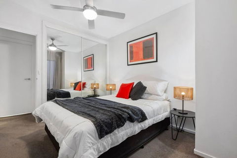Astral Apartments. Spacious 2 Bed, 2 Bath Apartment In A Great Location. - Accommodation Guide 2
