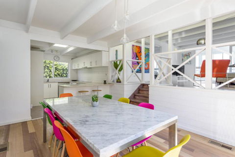 At Agnes Ave: Coastal Views - Accommodation Guide 3