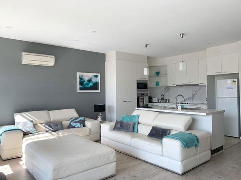 At Broadbeach Inverloch - Accommodation Guide 2