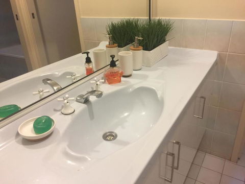 At Holiday House - Accommodation Guide 4