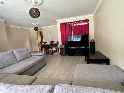 At Holiday House - Accommodation Guide 1