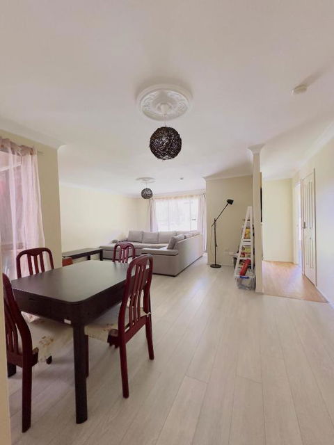 At Holiday House - Accommodation Guide 2