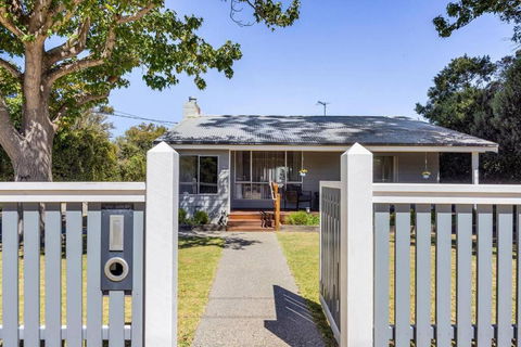 At Lila Rose Rye - Walk To Beach And Shops. - Accommodation Guide 0