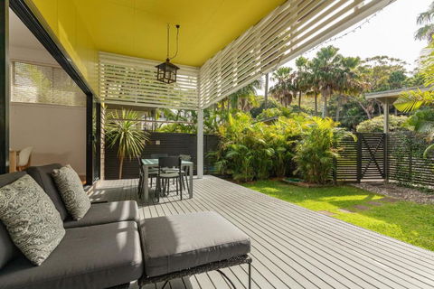 At Lizzie - Accommodation Guide 0