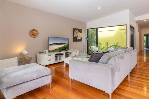 At Lizzie - Accommodation Guide 2
