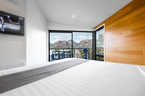 At The Bay - Accommodation Guide 3