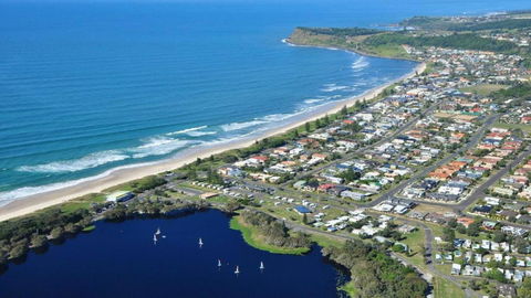 At The Beach - Lennox Head - Accommodation Guide 2