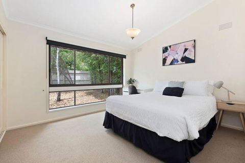 At The Hilltop - Sleeps 10 - Accommodation Guide 2