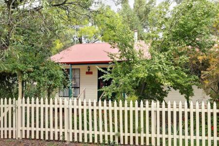 Auburn Hideaway - Accommodation Guide 0